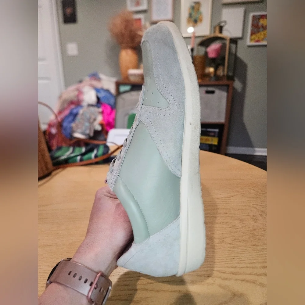 VIONIC Magnolia Karigan Leather & Suede Sneakers – Sage – Size 8